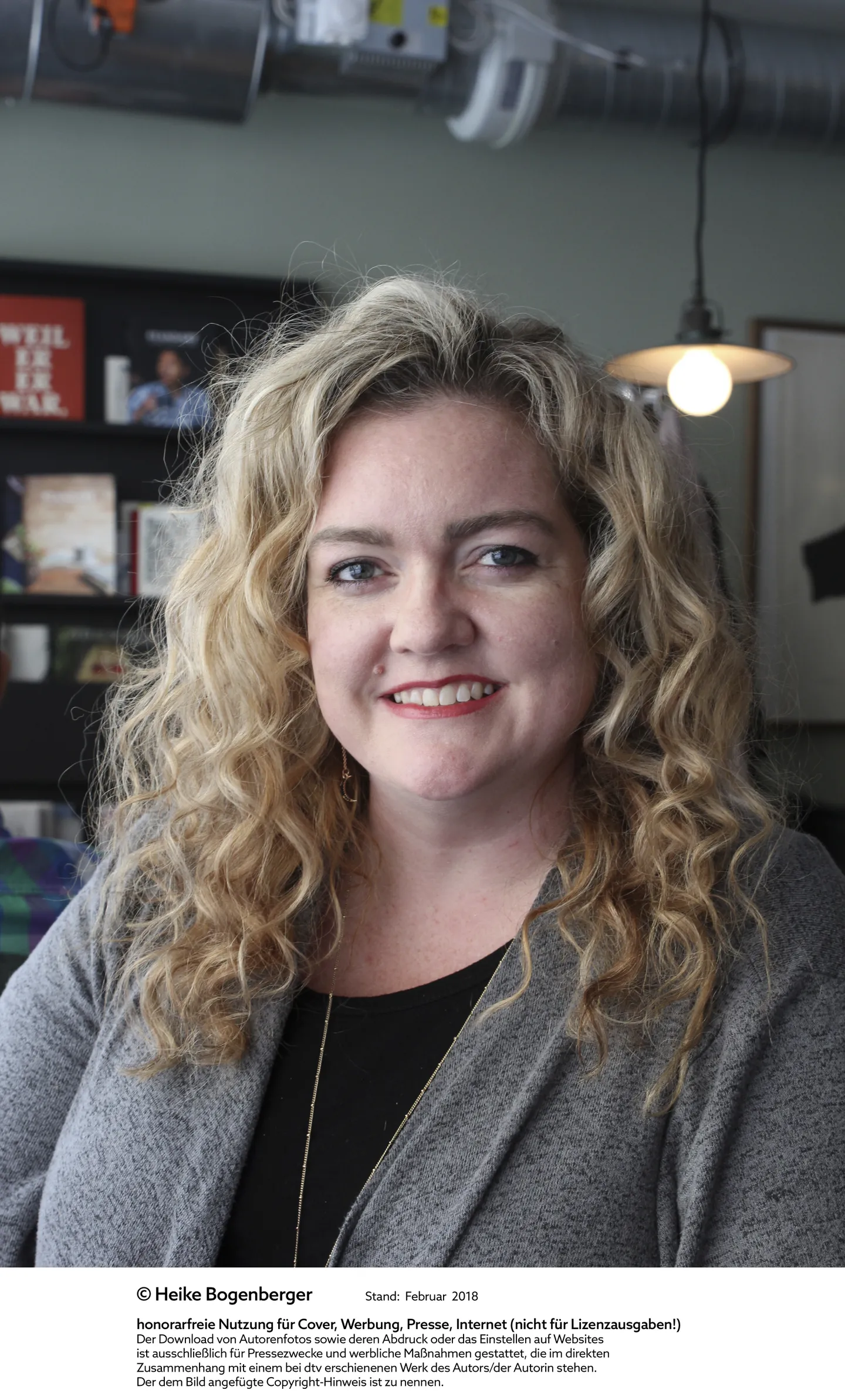 Bestseller-Autorin Colleen Hoover signiert bei Hugendubel