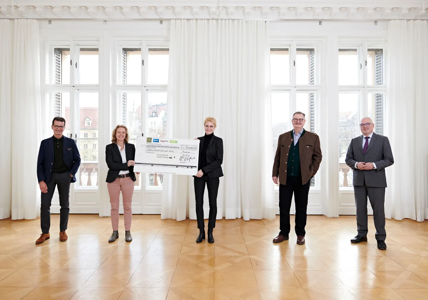 MÜNCHENS ERSTE HÄUSER unterstützen die Stiftung Gesellschaft macht Schule