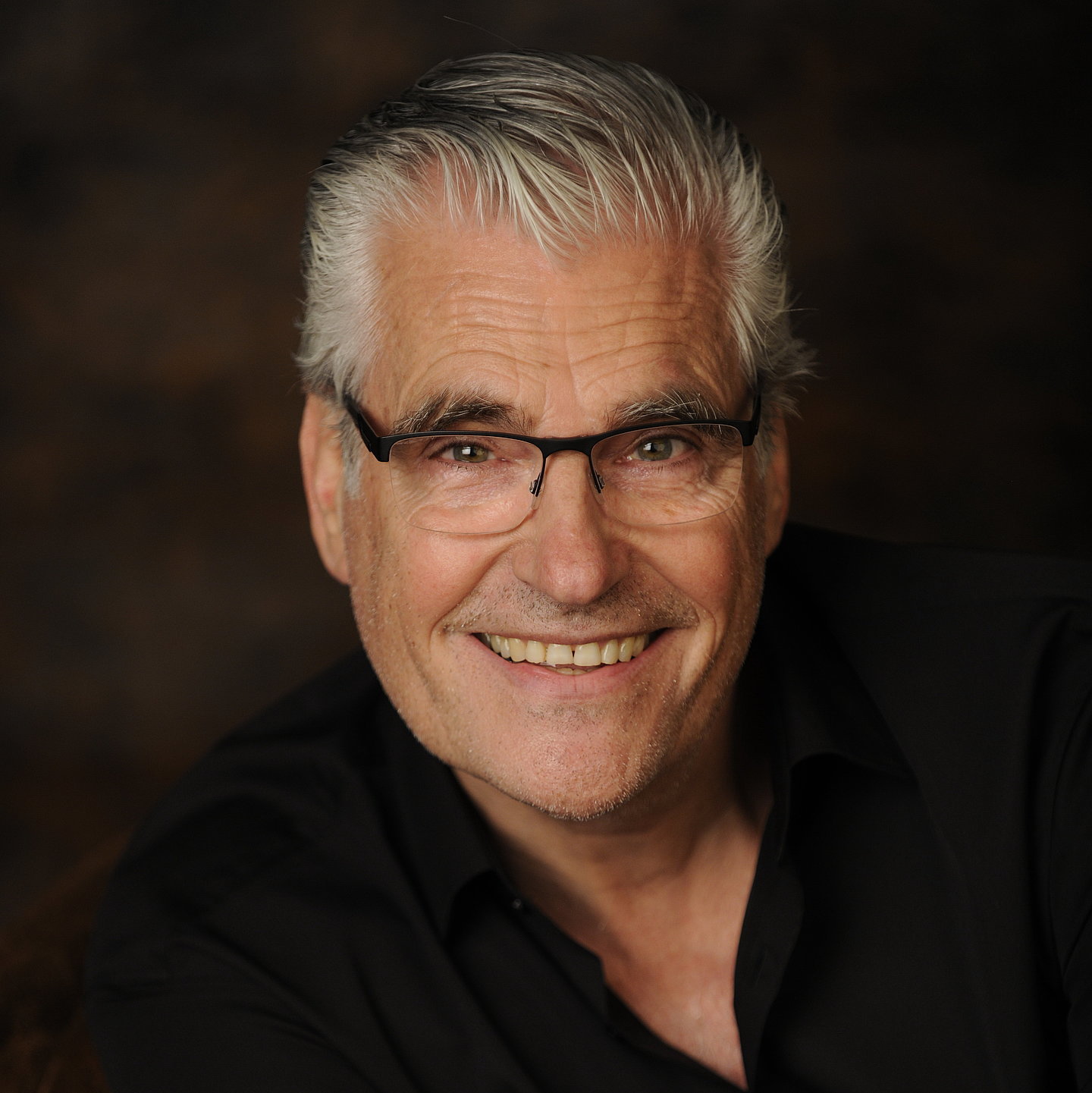 Sky du Mont liest aus „Gute Nacht, liebe Tiere im Wald“